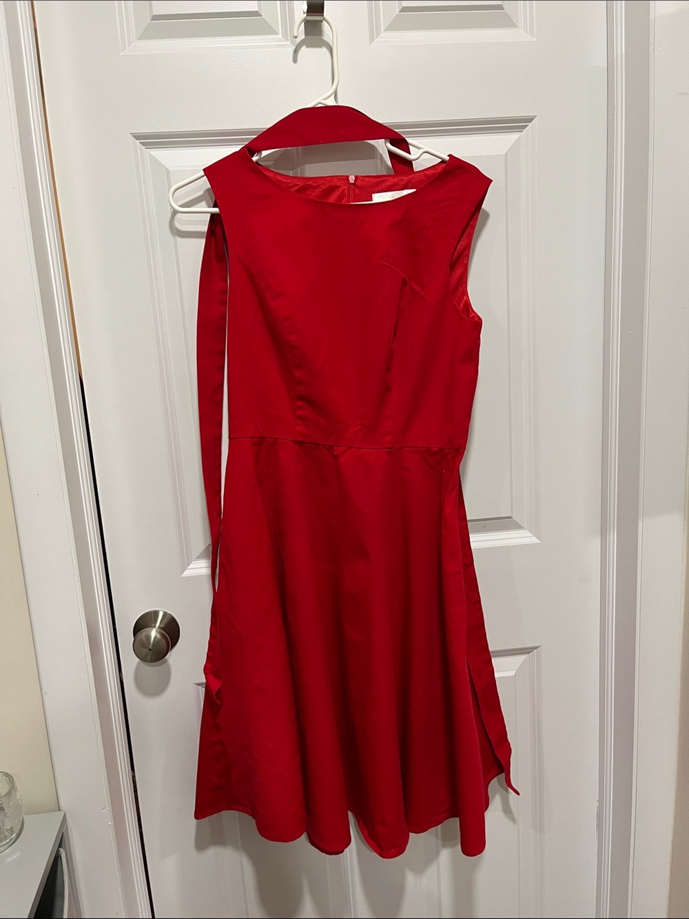 Elegant Sleeveless Red Midi Dress with Flared Skirt- medium
